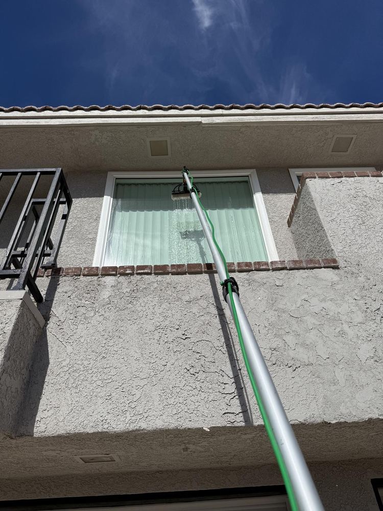 Window Cleaning job in Apple Valley, California