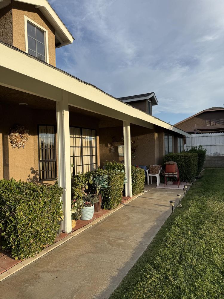 Window Cleaning job in Oak Hills, California